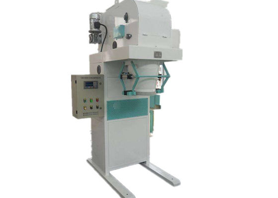 L'individu a installé 3 la machine à ensacher en bois de granule de la phase 50kg