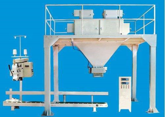 L'individu a installé 3 la machine à ensacher en bois de granule de la phase 50kg